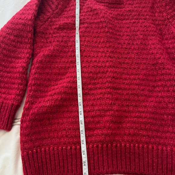 Warm sweater for the fall and winter. - Picture 6 of 7